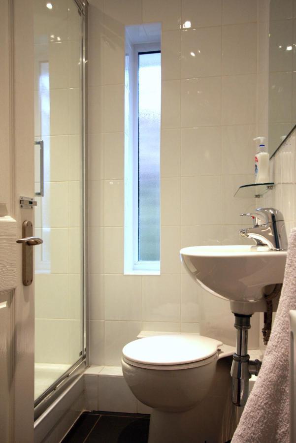Abacus Bed And Breakfast, Blackwater, Hampshire Camberley Eksteriør bilde