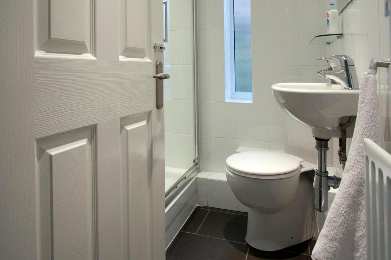 Abacus Bed And Breakfast, Blackwater, Hampshire Camberley Eksteriør bilde