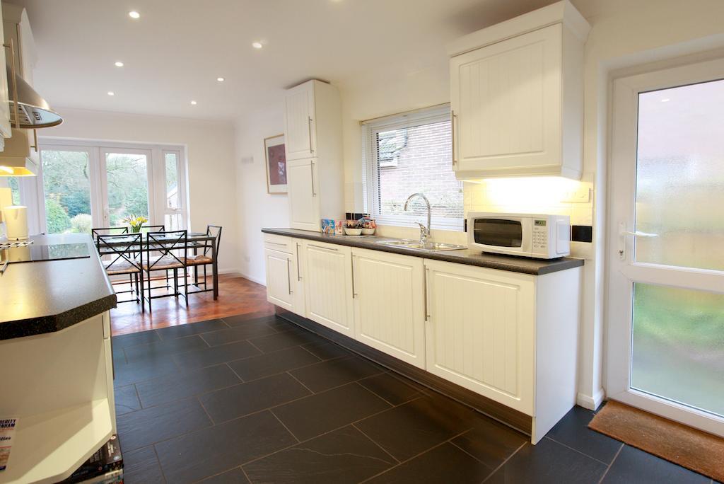 Abacus Bed And Breakfast, Blackwater, Hampshire Camberley Eksteriør bilde