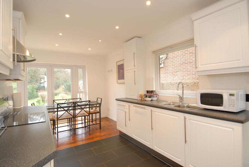 Abacus Bed And Breakfast, Blackwater, Hampshire Camberley Eksteriør bilde